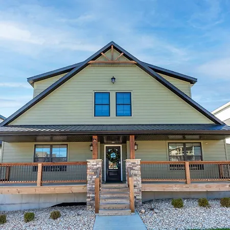 Branson 10 Bedroom Lakeside Lodge! Private Heated Pool!
